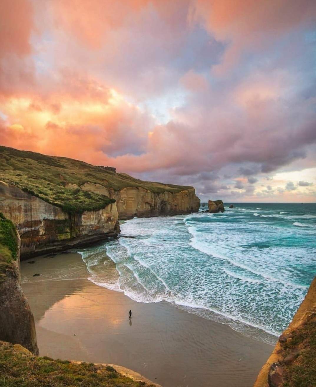 Solve Tunnel Beach, Dunedin, New Zealand. jigsaw puzzle online with 357