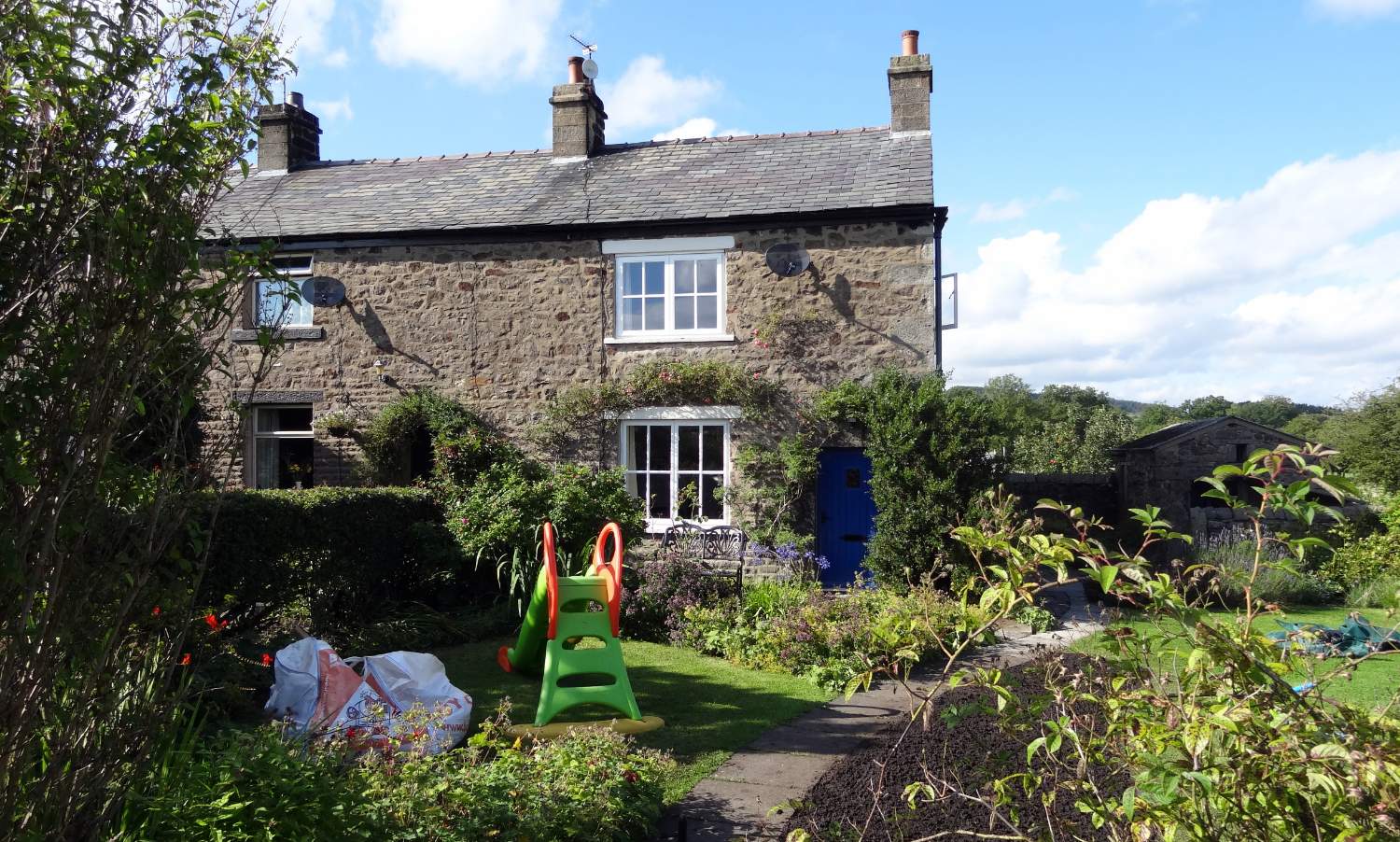 Solve Hurst Green, Lancashire (4) jigsaw puzzle online with 40 pieces