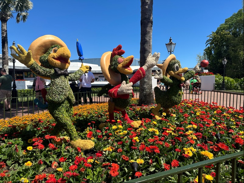 Jigsaw Puzzle Disney’s Epcot flower show 12 pieces Jigidi