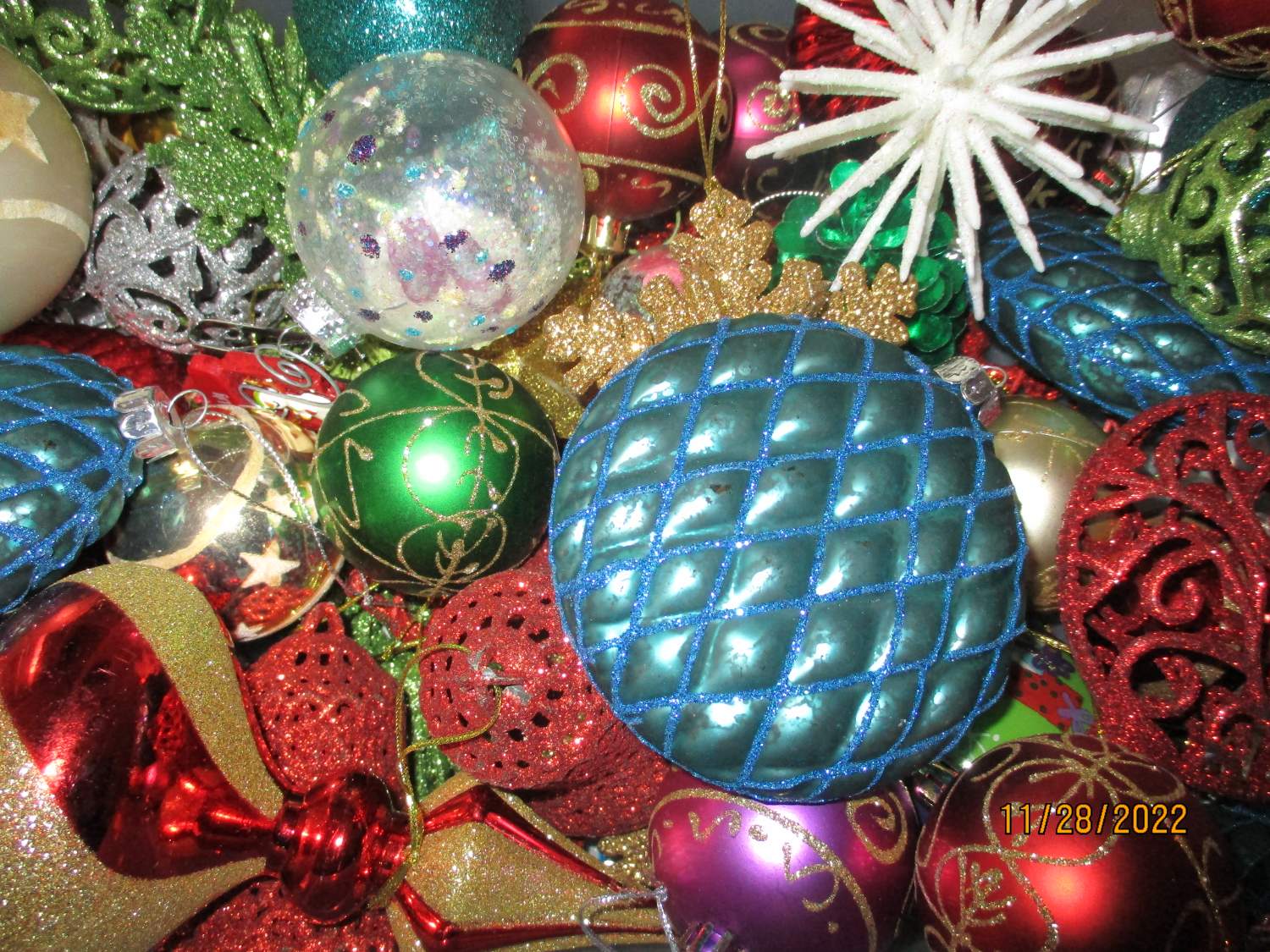 Jigsaw Puzzle Ornaments 70 pieces Jigidi