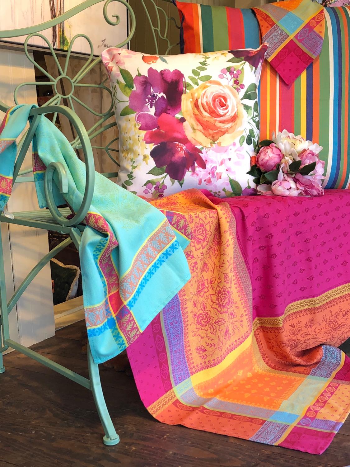 Solve pretty linens jigsaw puzzle online with 130 pieces