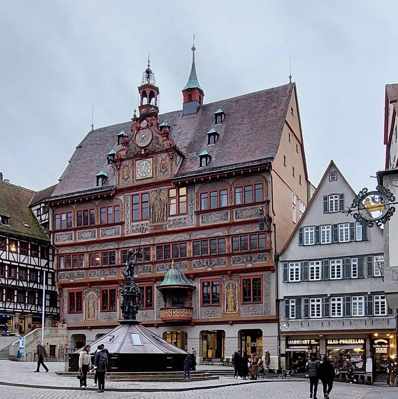 Solve Tübingen jigsaw puzzle online with 361 pieces