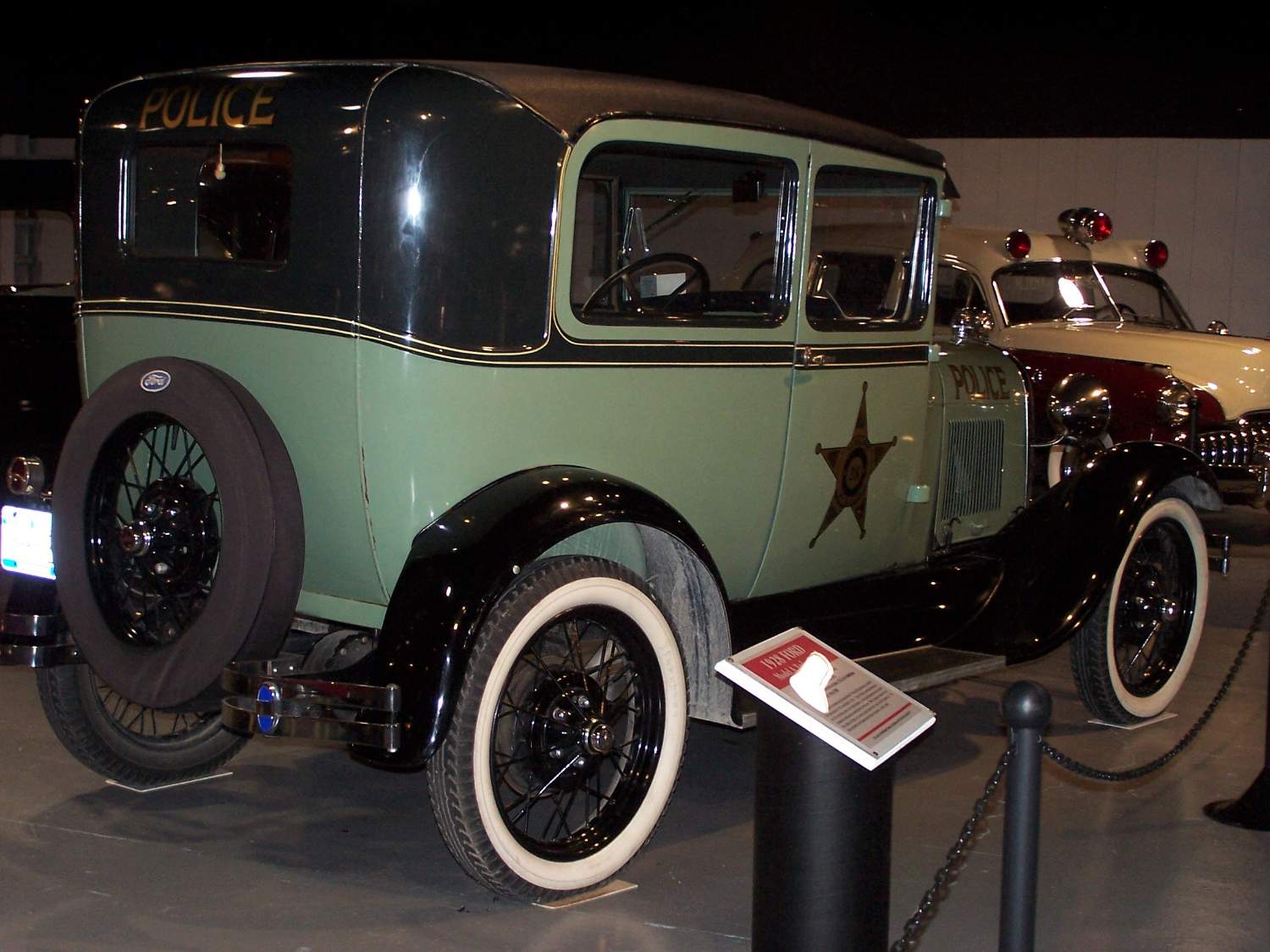 Solve 1928 Ford Model A Police Car 03 jigsaw puzzle online with 108 pieces