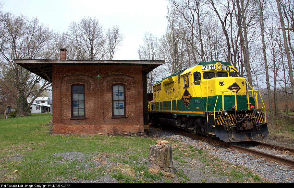 Solve former station in allenwood, pa lvrr2011 jigsaw puzzle online
