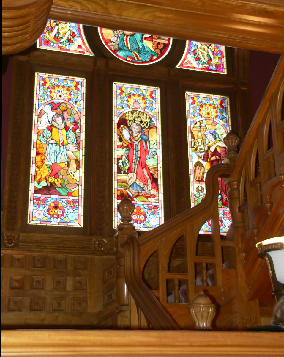 Solve inside the Carson Mansion jigsaw puzzle online with 130 pieces