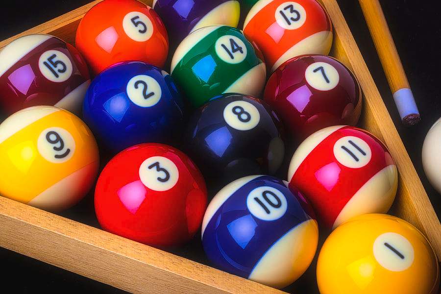 Solve Billiard balls jigsaw puzzle online with 165 pieces