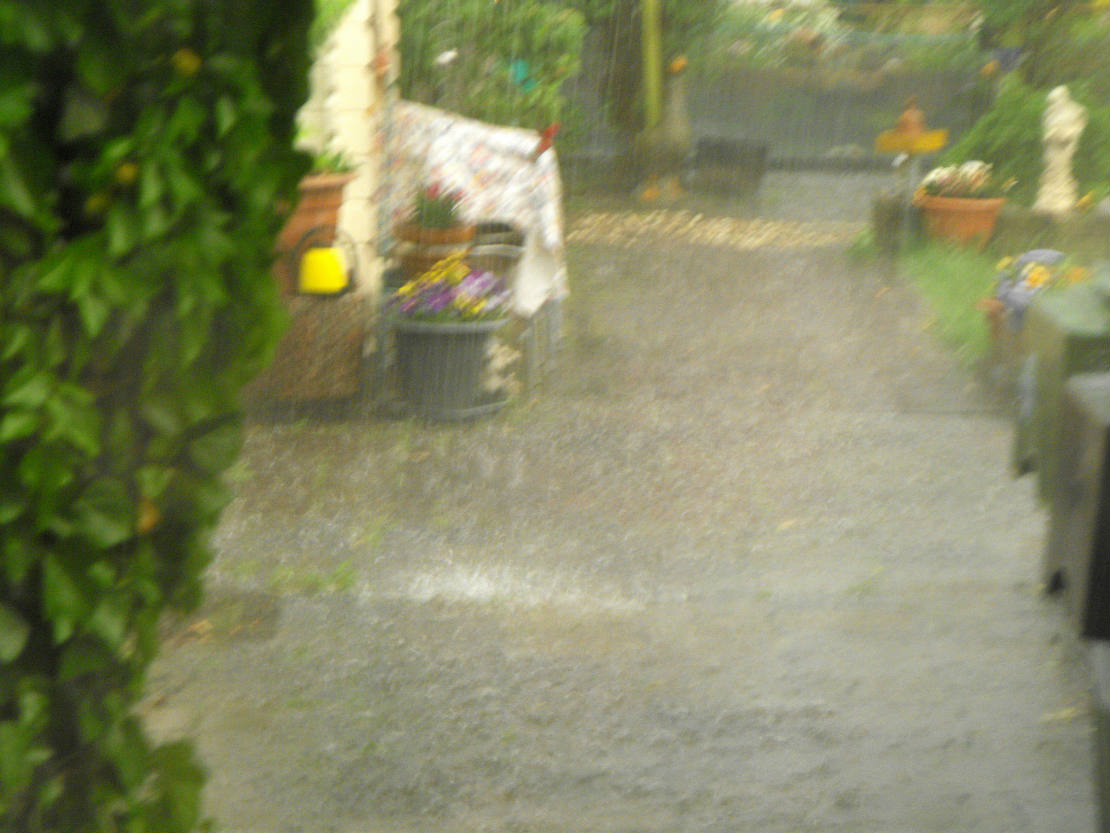 Solve buitje regen and---I?ts Raining and raining?all day long jigsaw ...