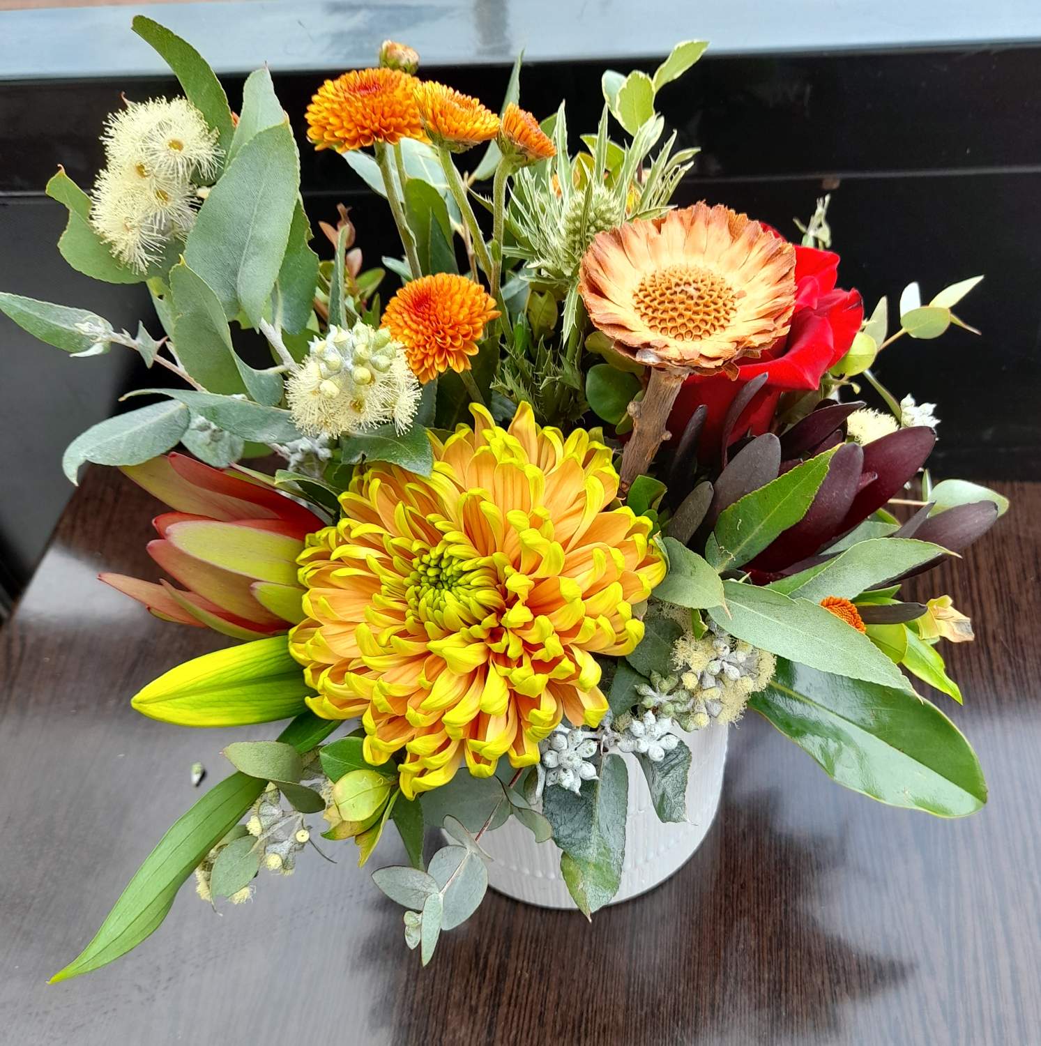 Solve Floral arrangement jigsaw puzzle online with 144 pieces