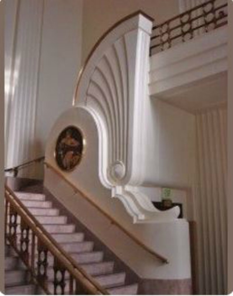 Solve Art Deco Staircase jigsaw puzzle online with 208 pieces