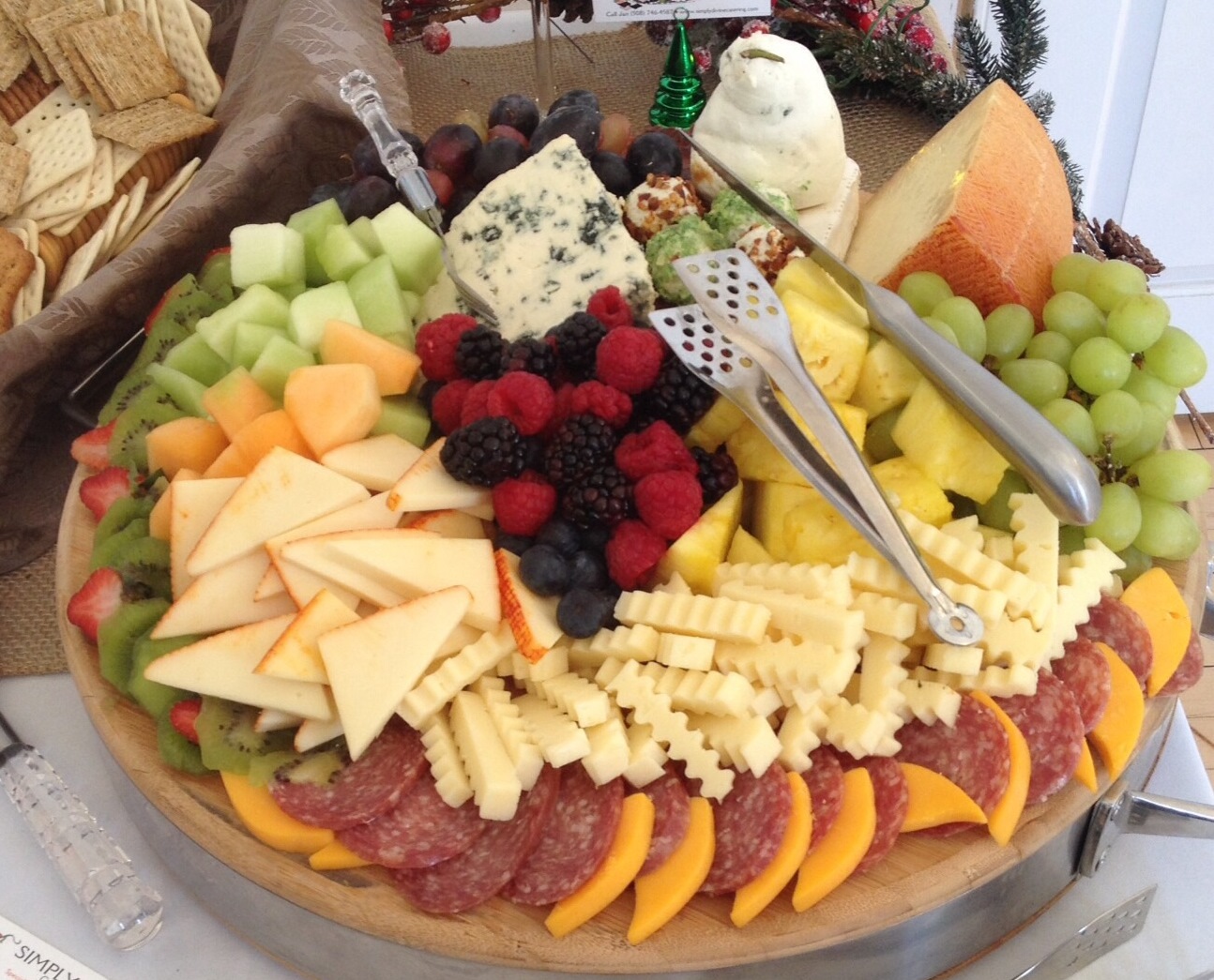 Solve Hors D'oeuvres jigsaw puzzle online with 357 pieces