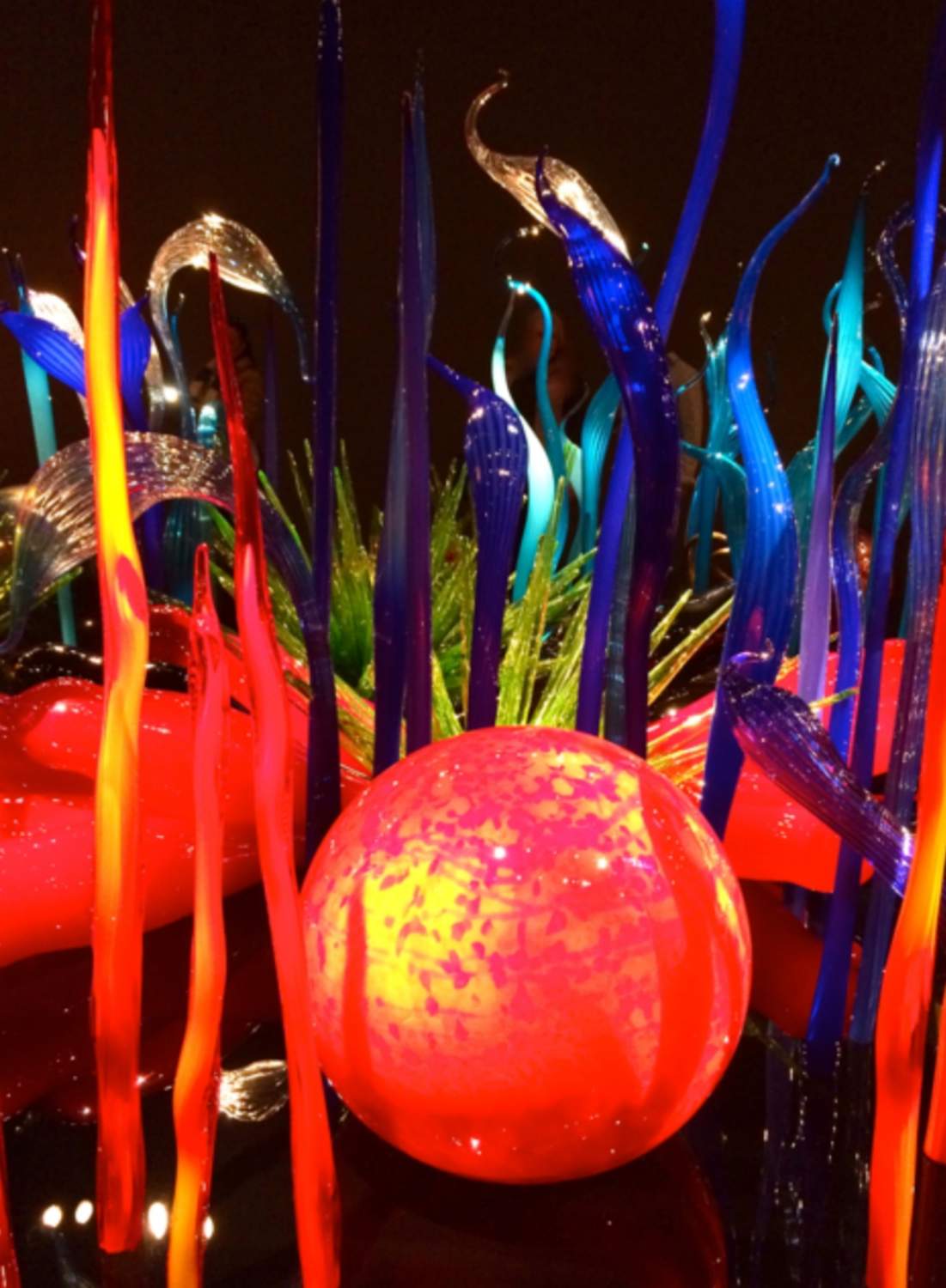 Solve Chihuly Glass jigsaw puzzle online with 252 pieces