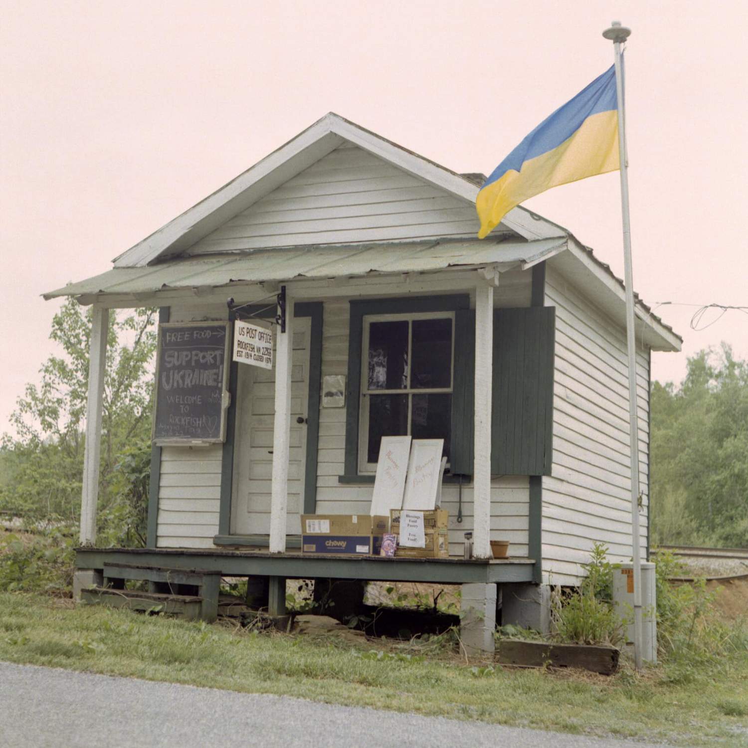 Solve Rockfish VA community center jigsaw puzzle online with 225 pieces