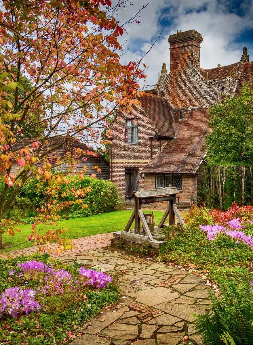Solve The Priest's House Sissinghurst Castle Garden, Kent jigsaw puzzle