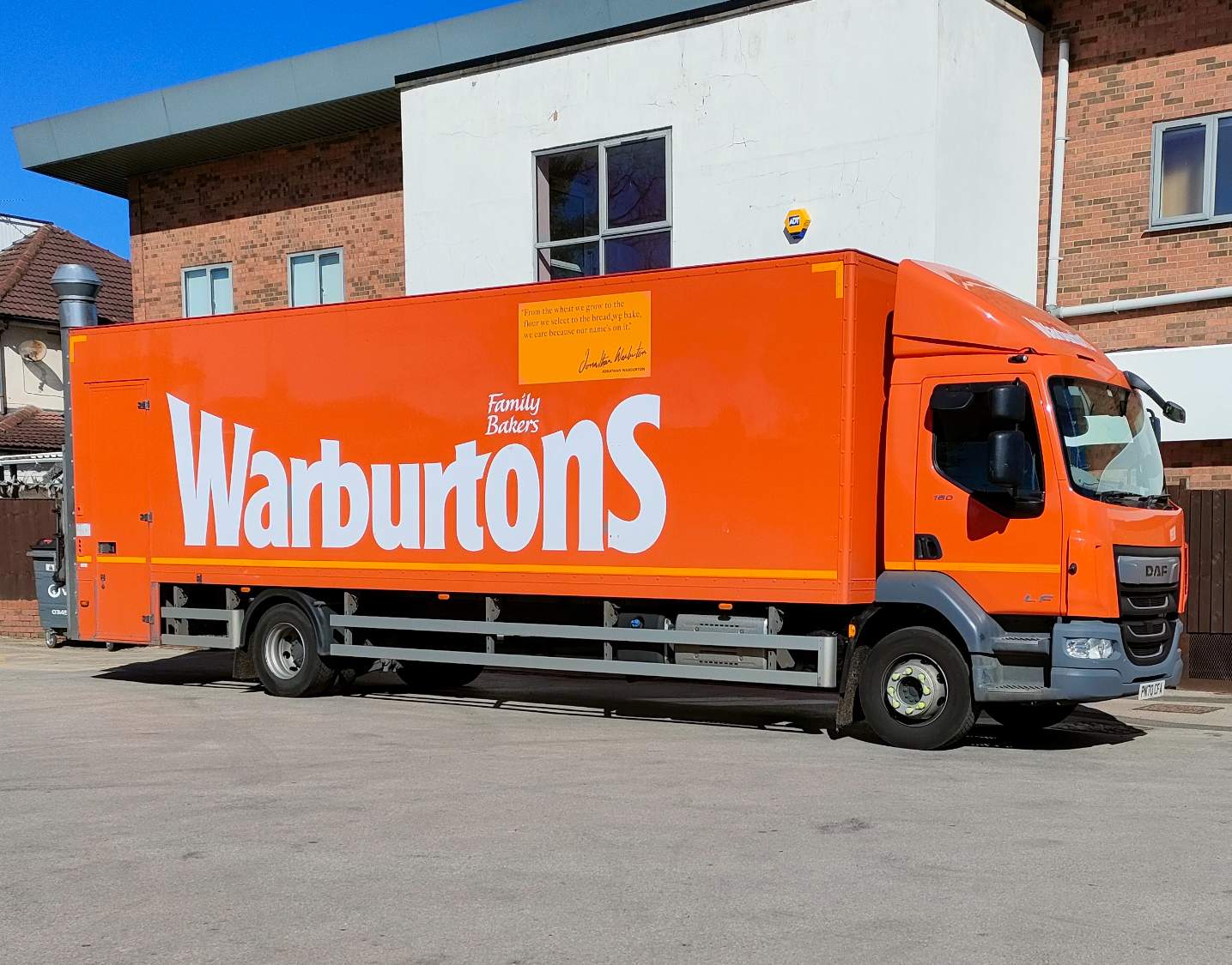 Solve Bread delivery truck jigsaw puzzle online with 99 pieces