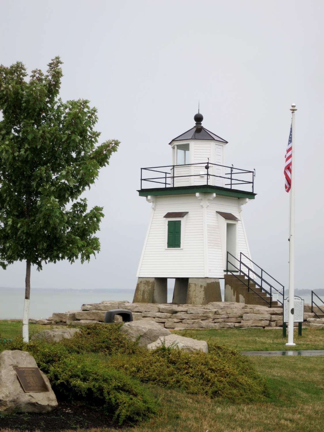 Solve Port Clinton Light Station Ohio jigsaw puzzle online with 108 pieces Solve Port Clinton Light Station Ohio jigsaw puzzle online with 108 pieces