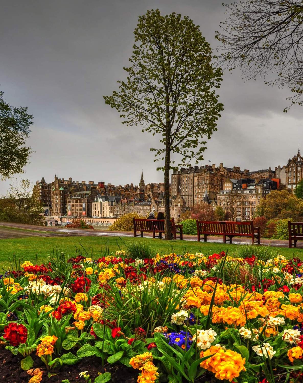 Solve Edinburgh in Spring jigsaw puzzle online with 500 pieces