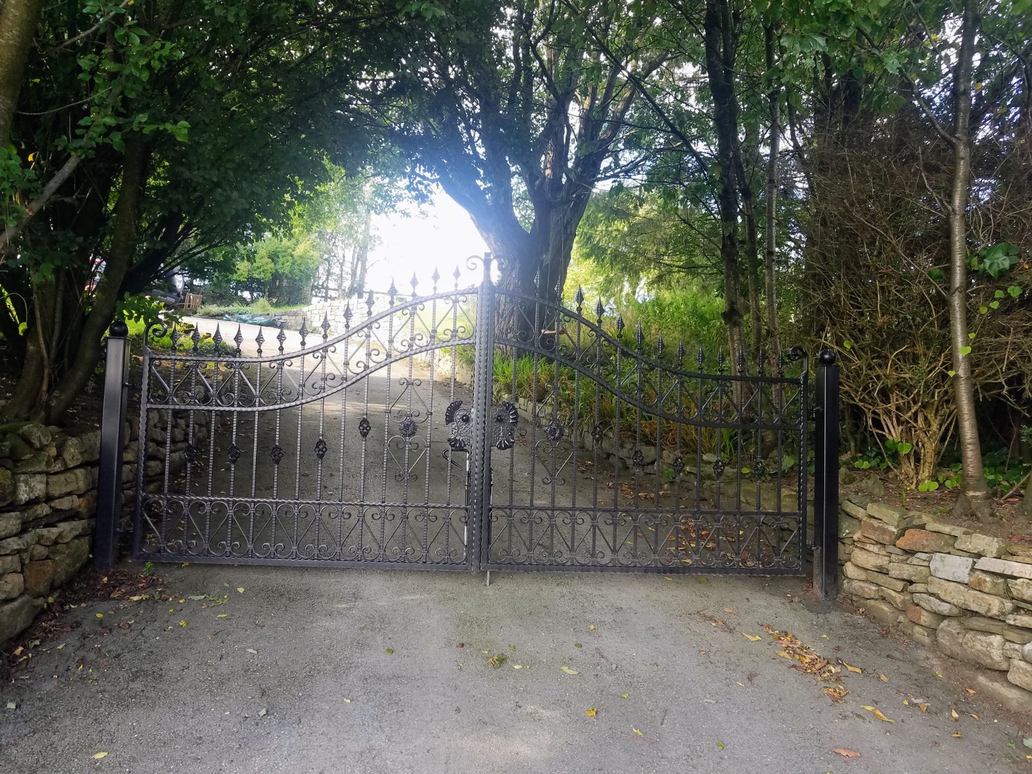 Solve Driveway Gates jigsaw puzzle online with 48 pieces
