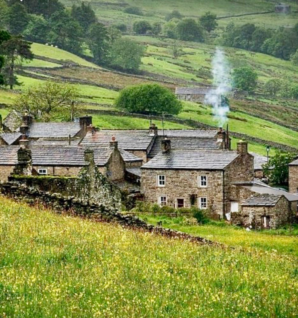 Solve Yorkshire Dales jigsaw puzzle online with 72 pieces