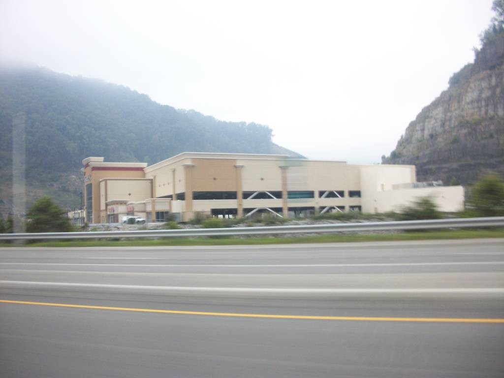 Solve Walmart in Grundy, Virginia jigsaw puzzle online with 30 pieces