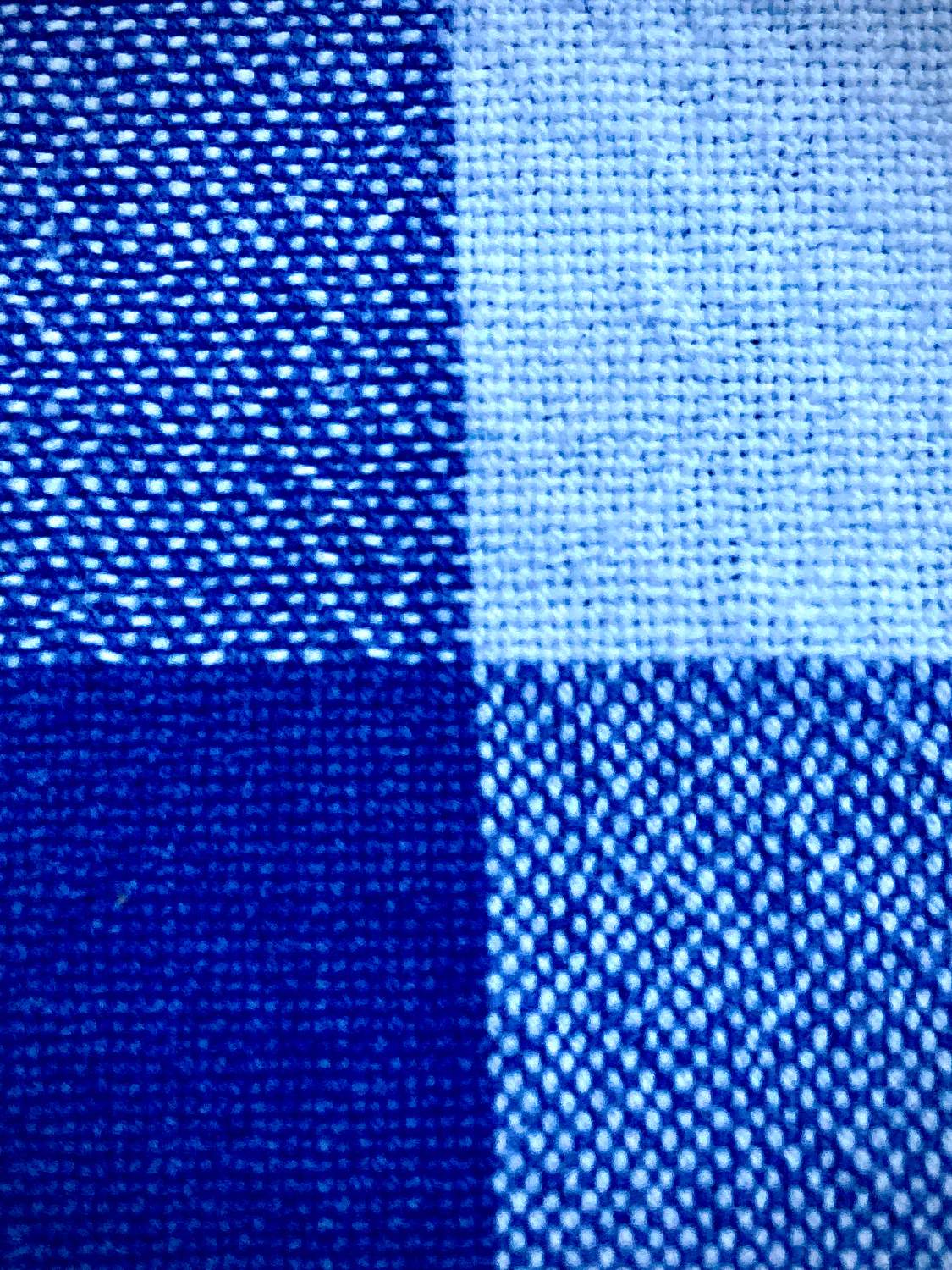 Solve Tablecloth jigsaw puzzle online with 108 pieces