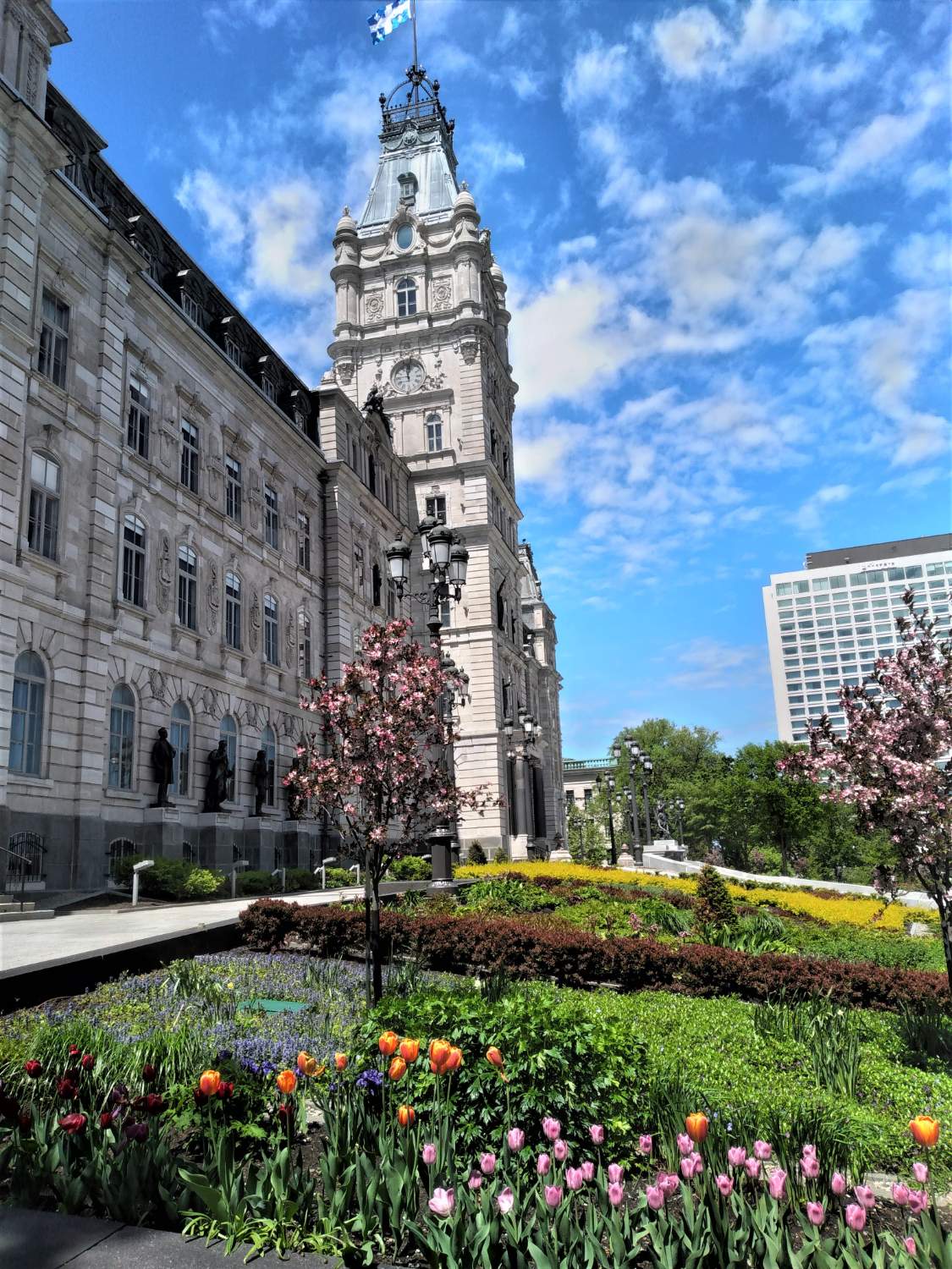 Solve L'Assemblée Nationale du Québec 062022 jigsaw puzzle online