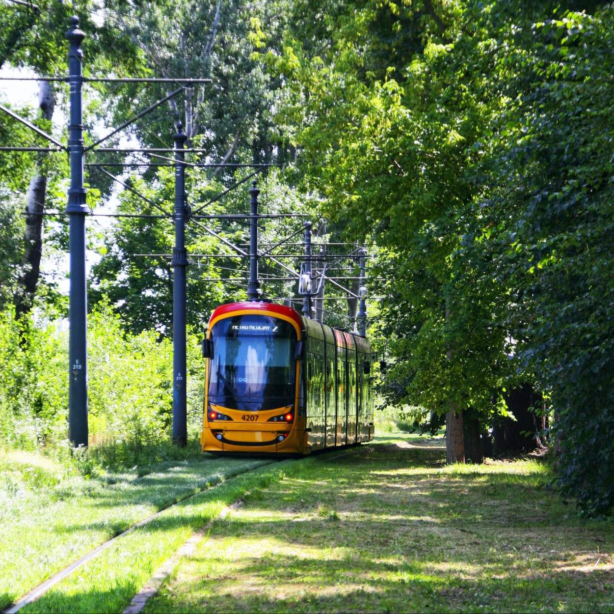 Solve Train jigsaw puzzle online with 100 pieces