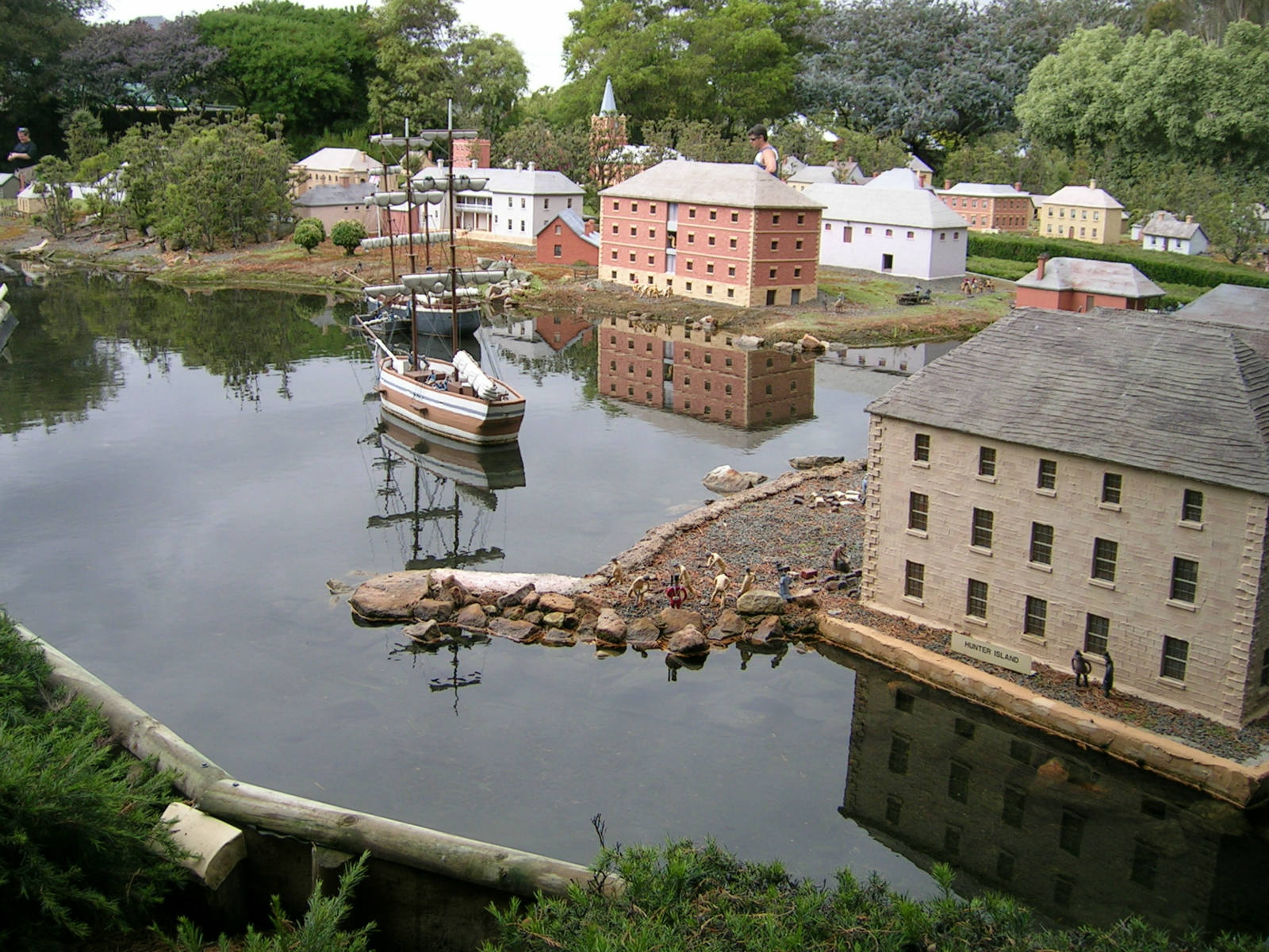 Solve Miniature Old Hobart town jigsaw puzzle online with 221 pieces