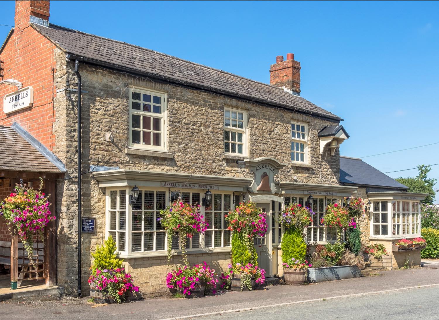 Solve Bell Inn. Purton Stoke. Wiltshire. jigsaw puzzle online with 88