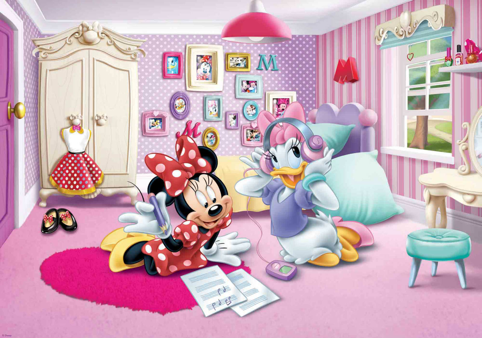 Solve Minnie mouse and daisy duck jigsaw puzzle online with 468 pieces