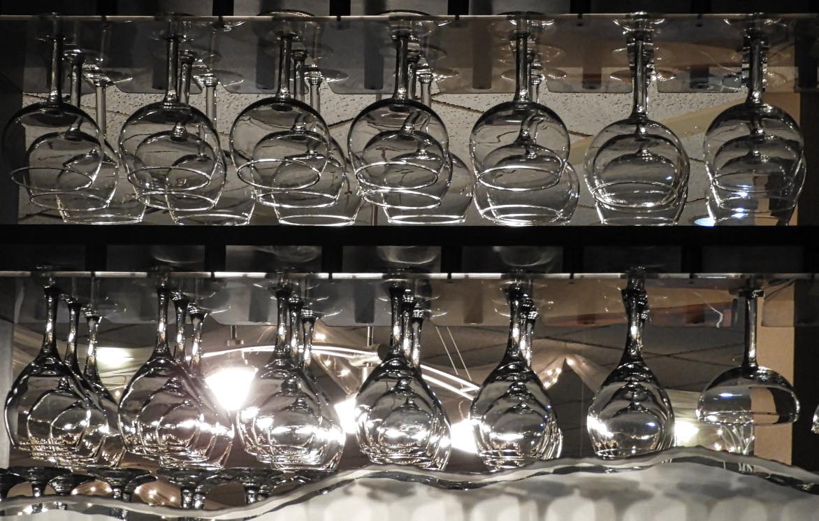 Solve Hanging glasses jigsaw puzzle online with 15 pieces