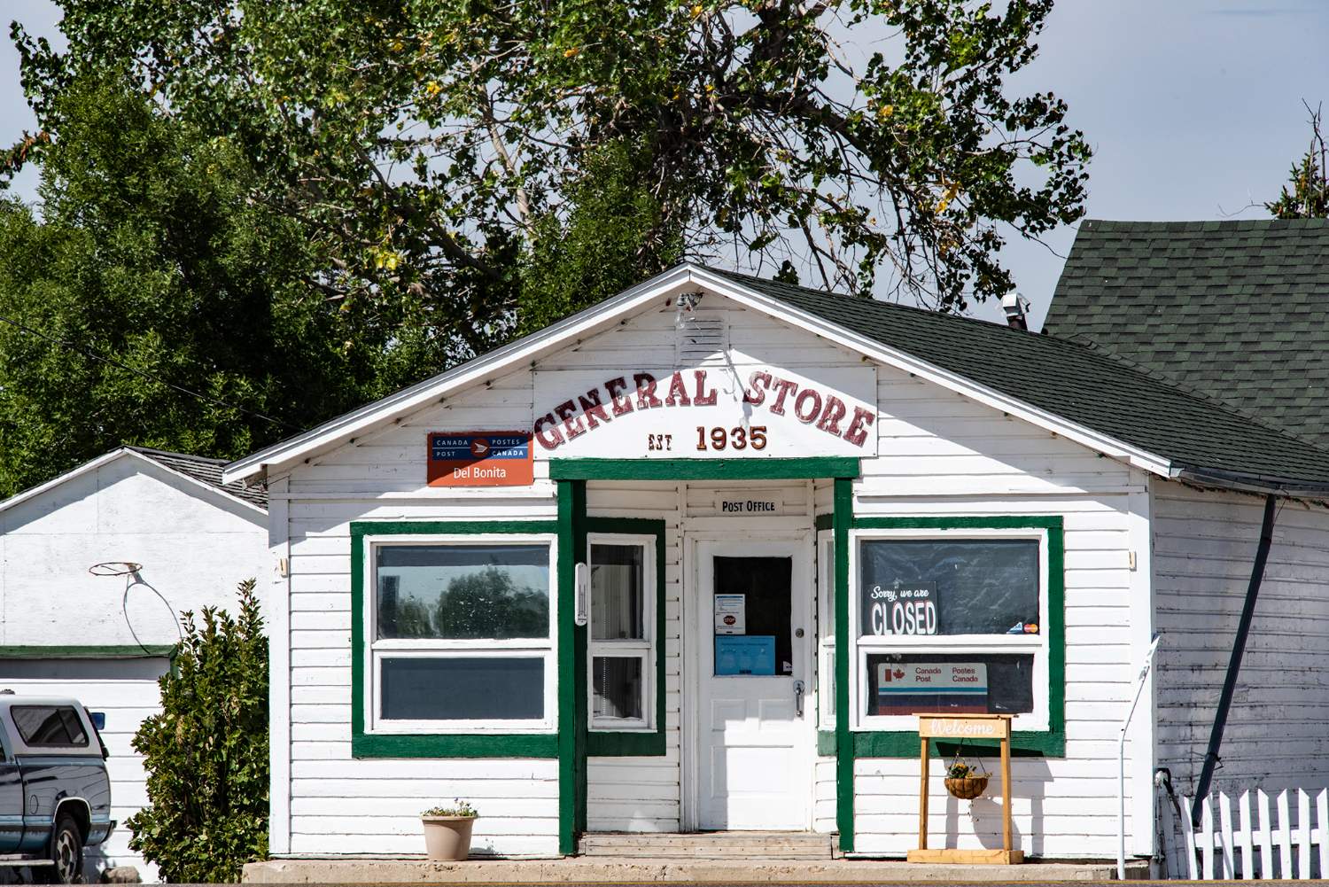 Solve Post office in Del Bonita jigsaw puzzle online with 96 pieces