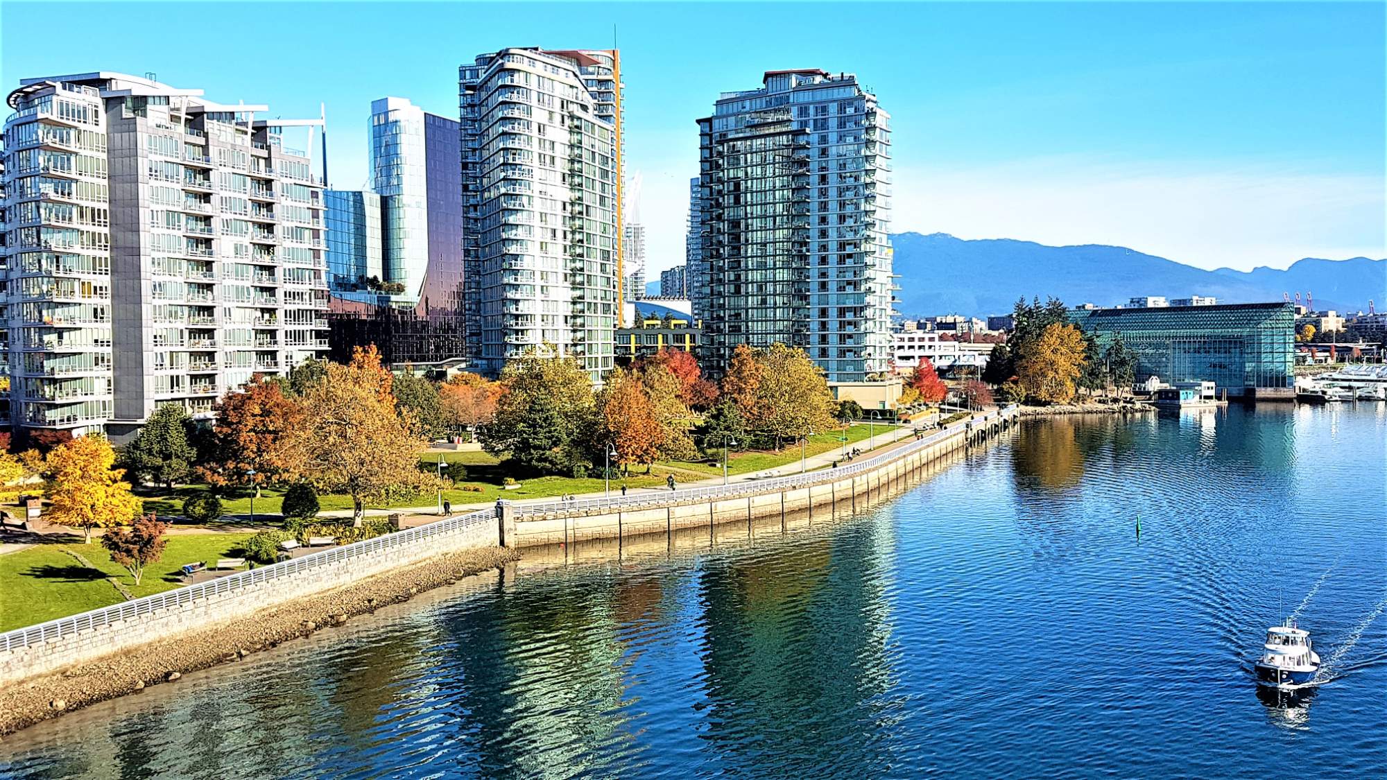 Solve Vancouver jigsaw puzzle online with 144 pieces