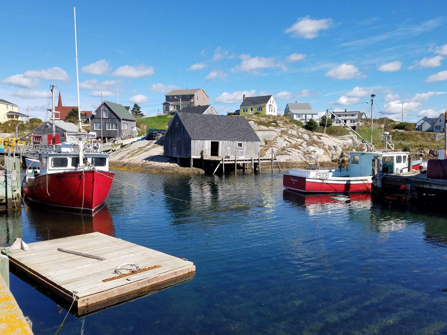 Solve Peggy's Cove Harbor jigsaw puzzle online with 176 pieces