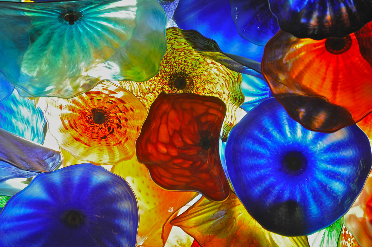 Solve Glass Art Dale Chihuly jigsaw puzzle online with 77 pieces