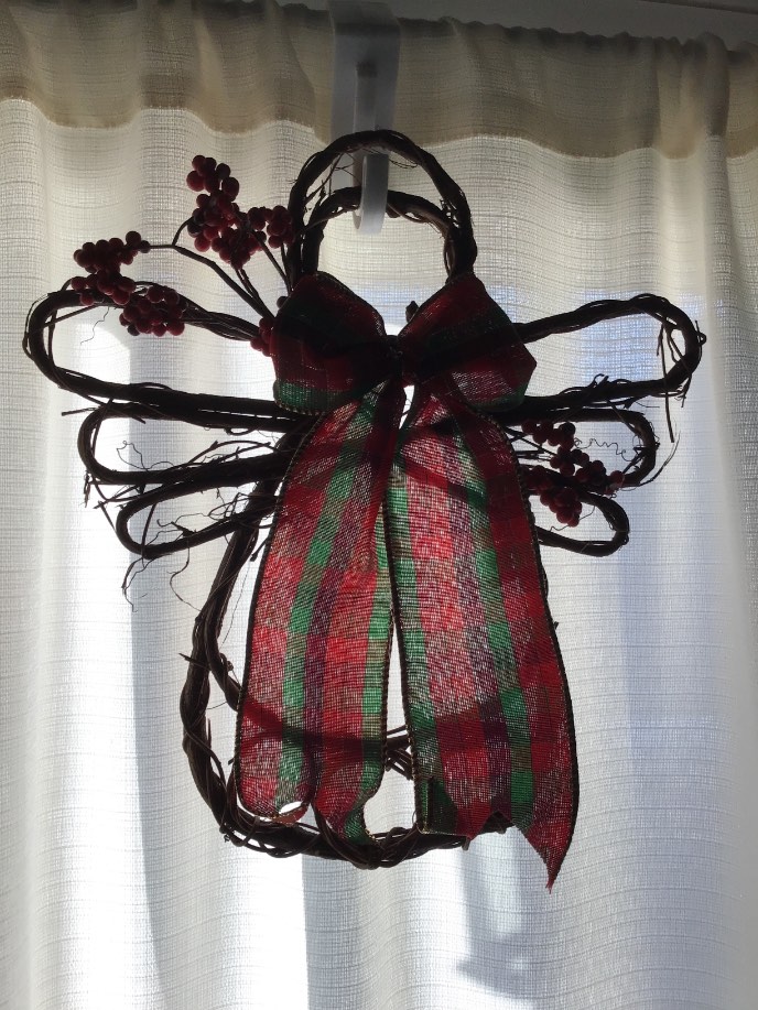 Solve Christmas angel. jigsaw puzzle online with 12 pieces