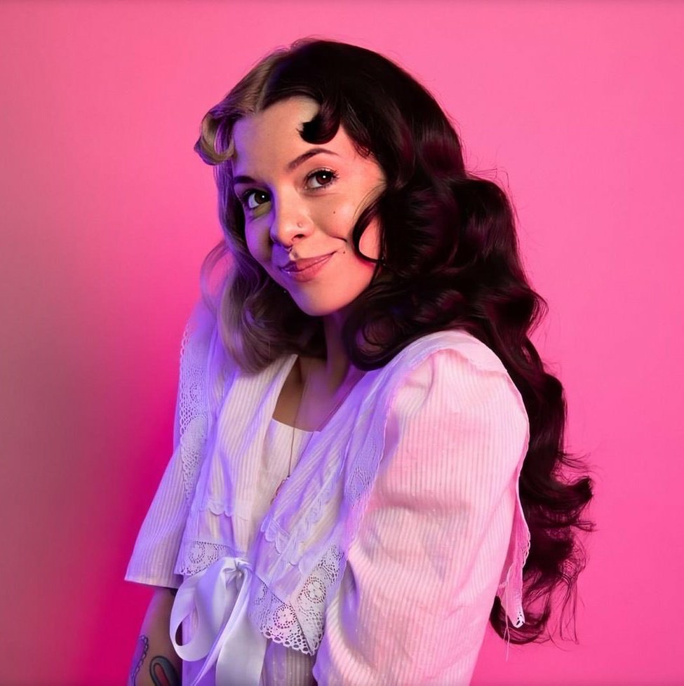 Solve Melanie Martinez jigsaw puzzle online with 25 pieces