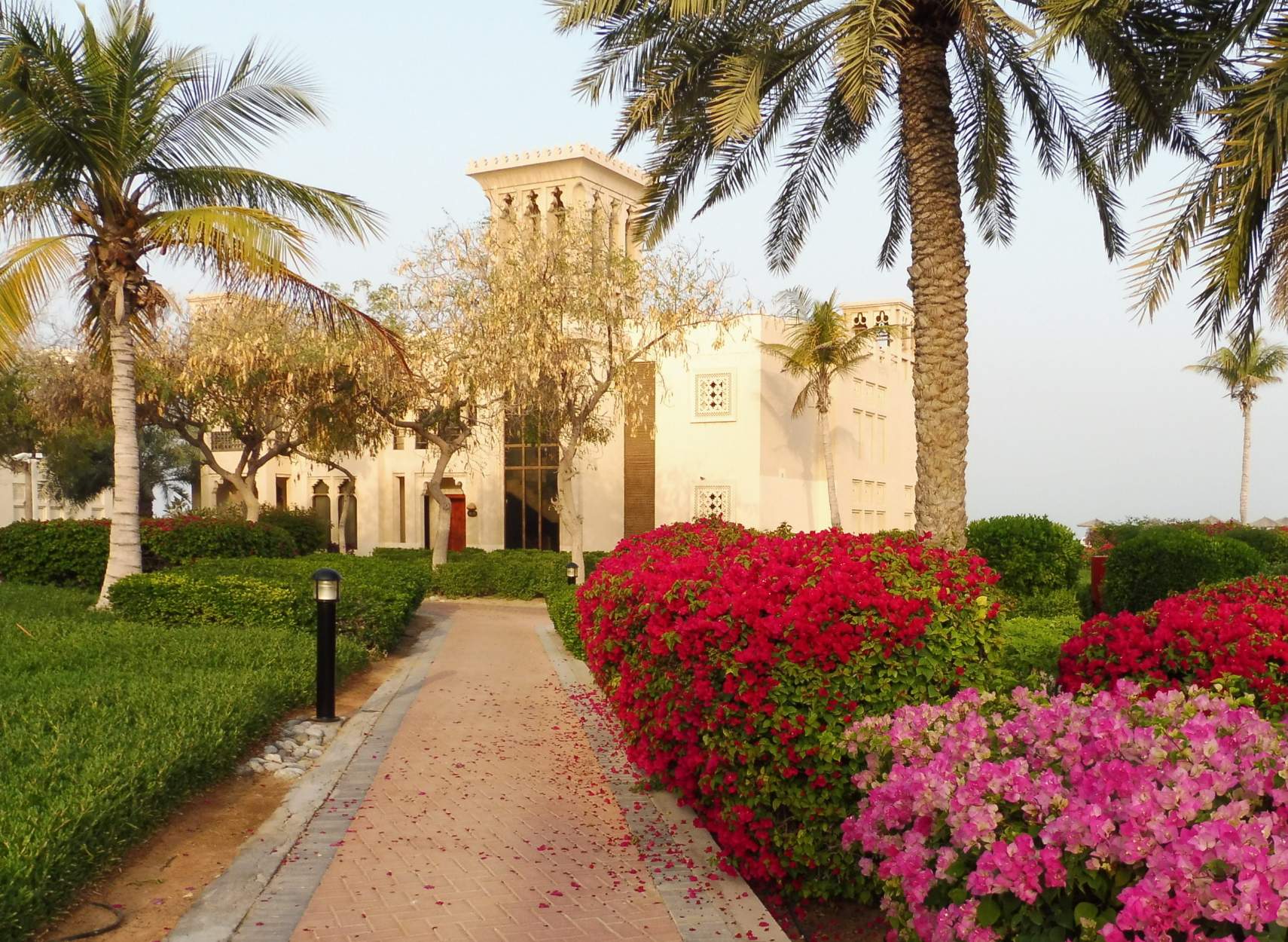 Solve UAE 2020 jigsaw puzzle online with 140 pieces