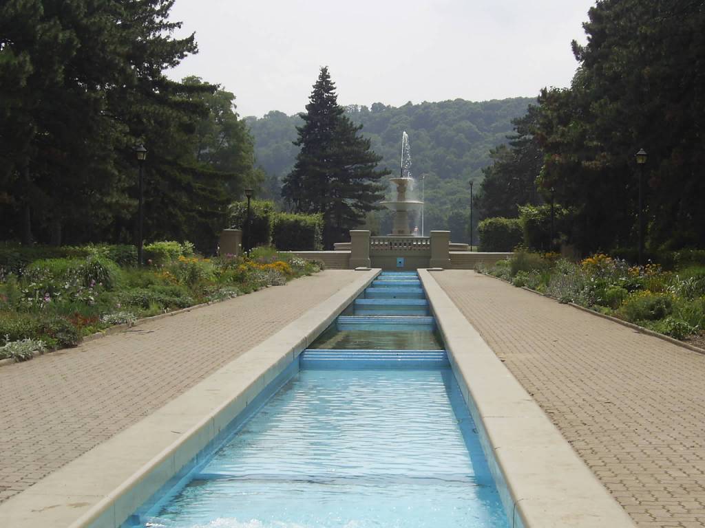 Solve Fountain in Gage Park, Hamilton Ontario jigsaw puzzle online with 165 pieces