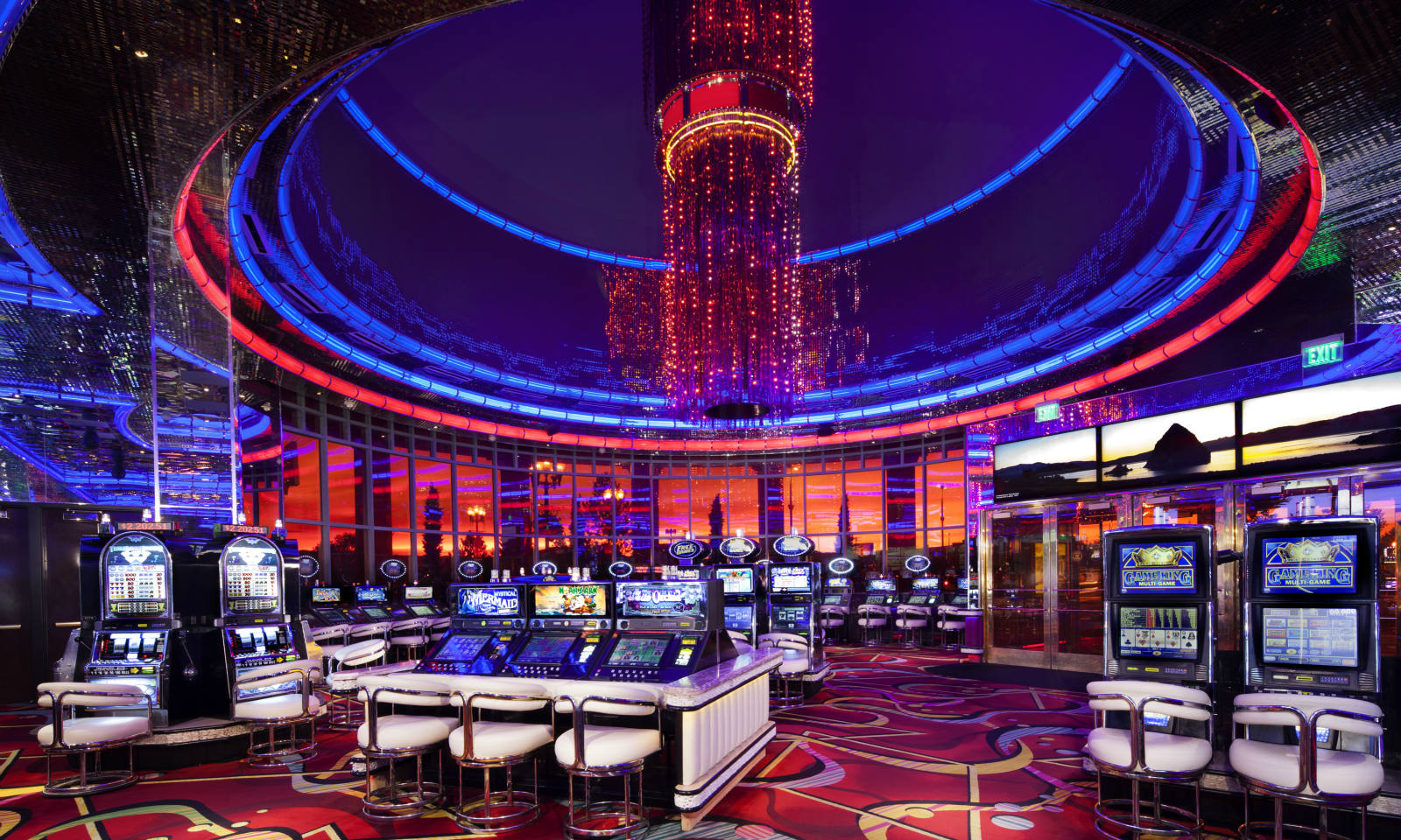 Solve Peppermill Casino Reno NV jigsaw puzzle online with 432 pieces