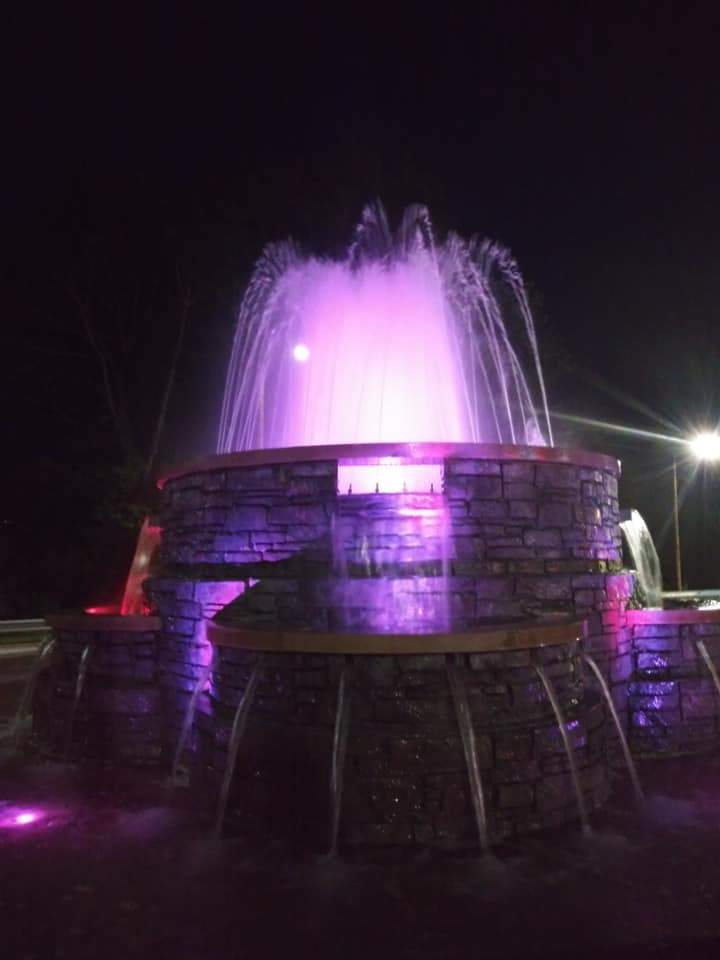 Solve Water Fountain In Oil City Pa. jigsaw puzzle online with 108 pieces