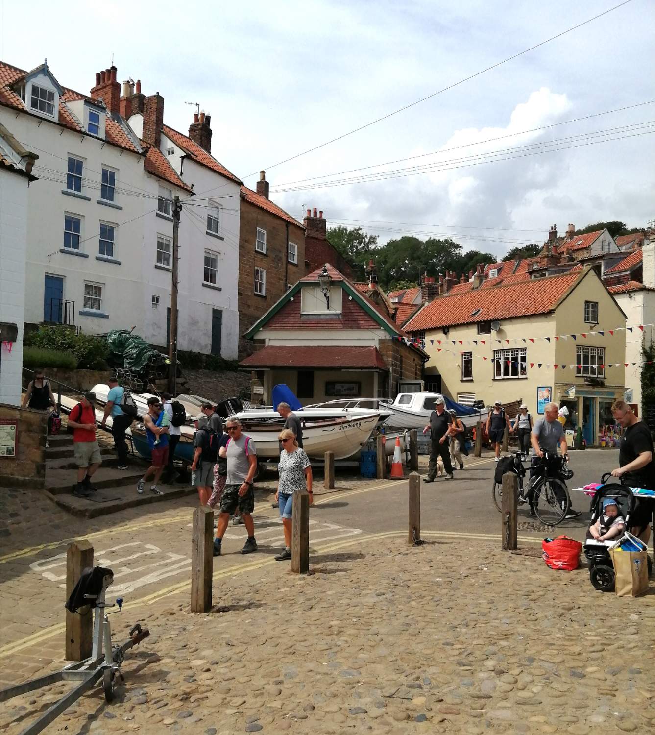 Solve Robin Hood's Bay, North Yorkshire jigsaw puzzle online with 255 ...