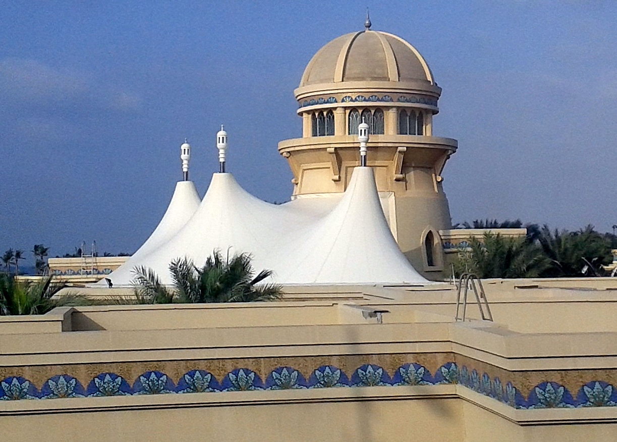 Solve Dubai, UAE jigsaw puzzle online with 140 pieces