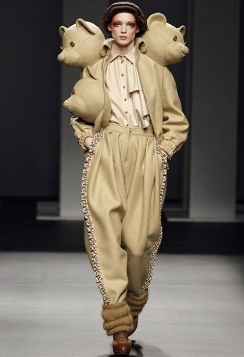 Solve Caption this 30 jigsaw puzzle online with 35 pieces