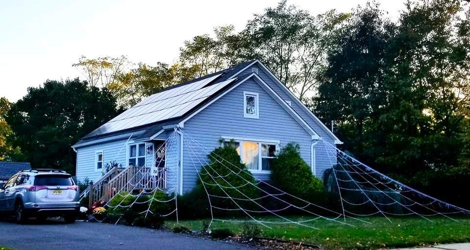 Solve Halloween decorating, Eatontown, NJ 2 jigsaw puzzle online with