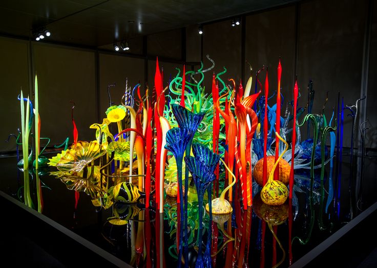 Solve THEME "Glassware" Dale Chihuly Glass Exhibit jigsaw puzzle