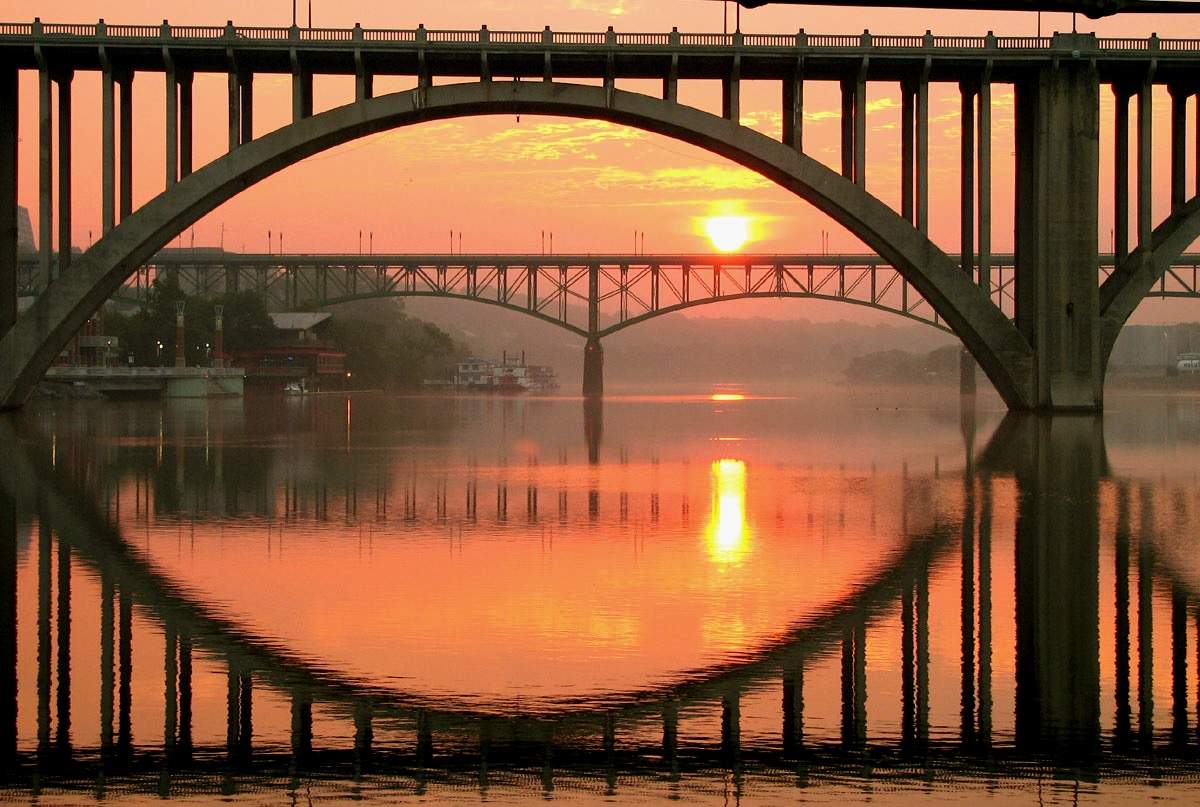Solve sunrise over the Tennessee River, Knoxville, Tennessee jigsaw