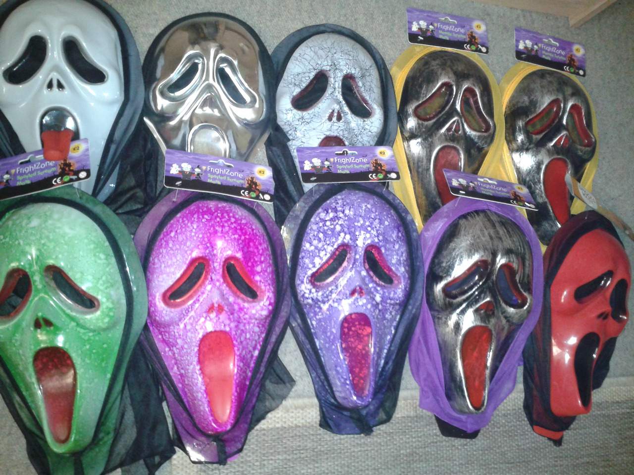 Solve ghostface jigsaw puzzle online with 300 pieces