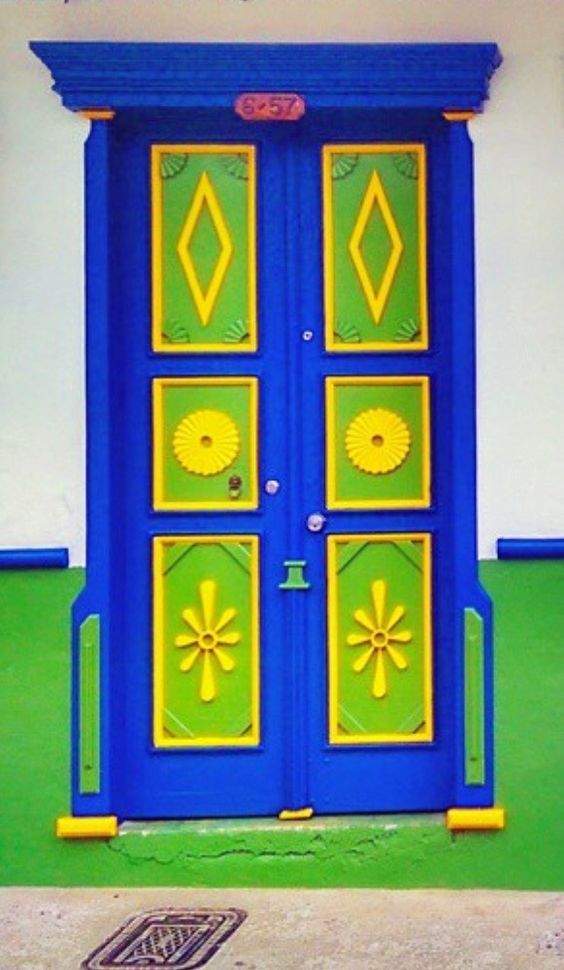 Solve BEAUTIFUL DOOR jigsaw puzzle online with 60 pieces