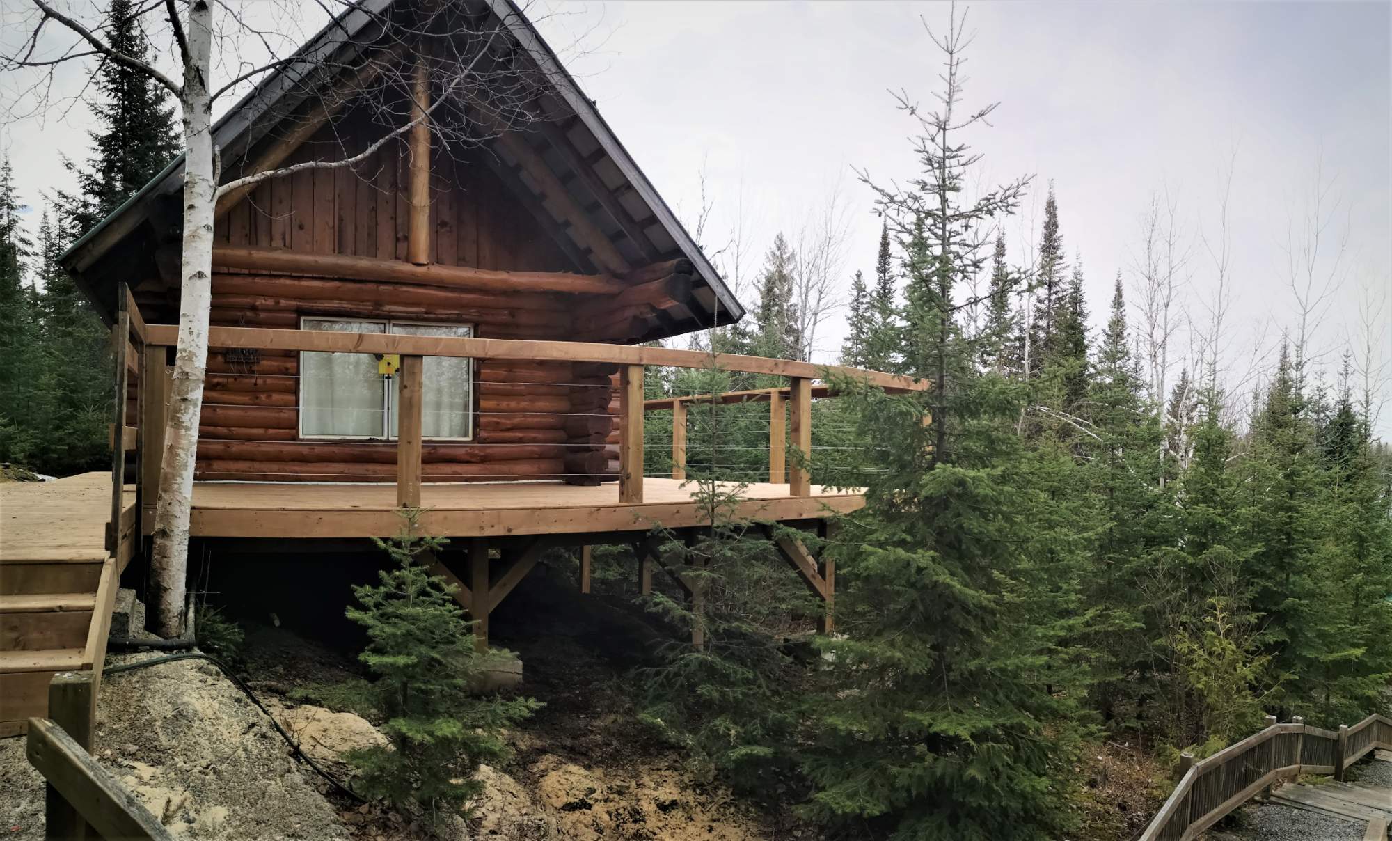 Solve Sesekinika Lake cabin jigsaw puzzle online with 198 pieces