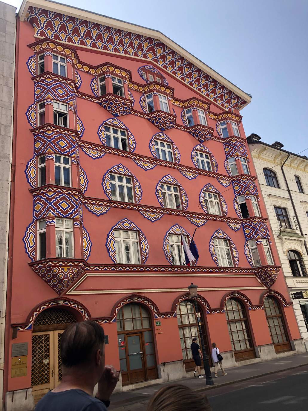 Solve Vurnikova hiša v Ljubljani Vurnik's house in Ljubljana